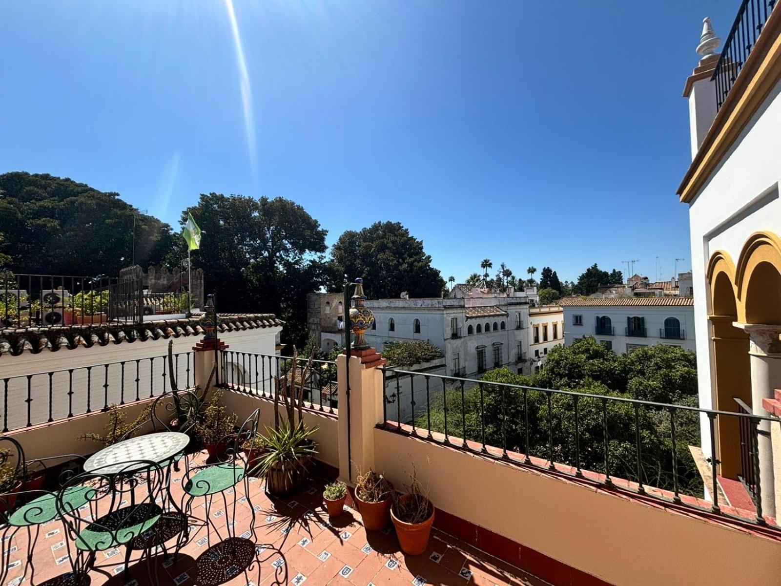 Plaza De Santa Cruz, Seville